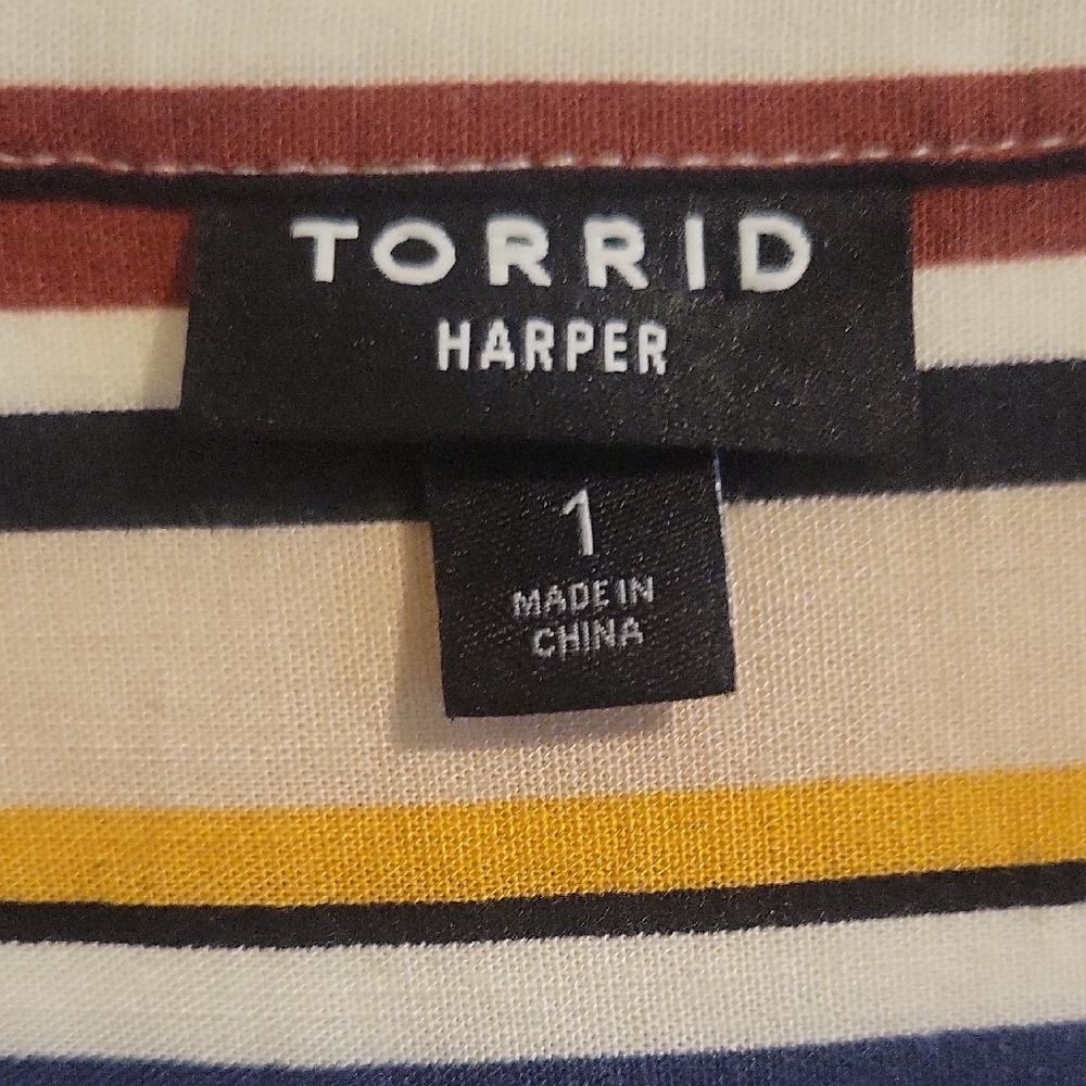 Torrid Sz1 Striped Blouse with V-Neck, 3/4 rollup sleeve. Pleated chest - Picture 2 of 5